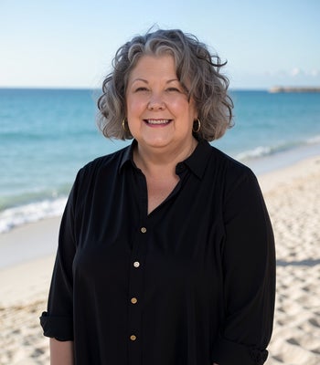 Portrait of Yvonne Hoffmann, REALTOR®.